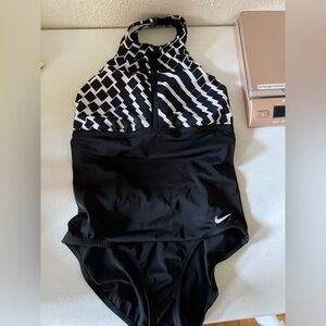 nike swimsuit one piece Women’s Medium Black White Stripe Solid Criss Cross Back